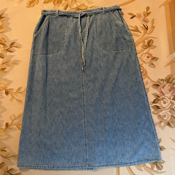 Long Denim skirt by St. John’s bay 16 petite - Picture 1 of 6